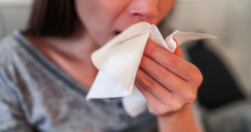 Sneezing, coughing and itchy eyes: How to manage your allergies in spring
